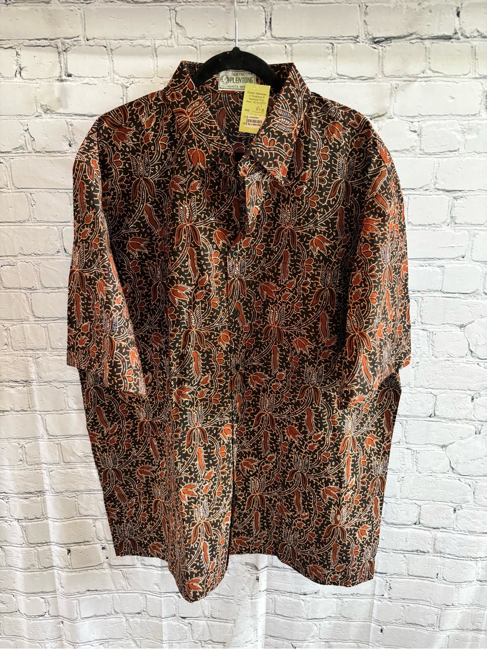 *NEW* Imported Men’s Batik Plentong Short Sleeve Button Shirt - Size XL